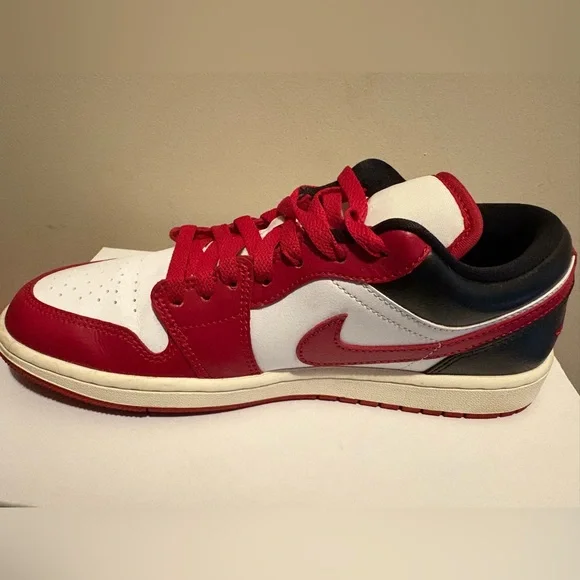 Nike Air Jordan 1 Low “Chicago” White Red Black Sneakers Women 9 men 7.5 - Picture 5 of 6